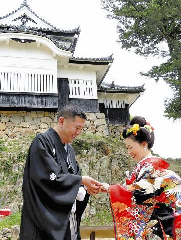 古城焕新颜!日本山城自1683年来首次承办婚礼