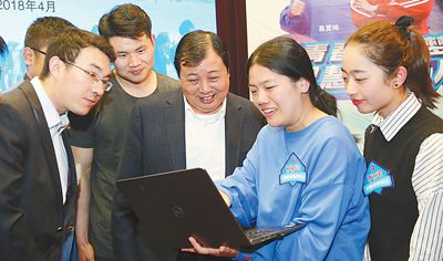 人民日报记无锡华西村党委书记吴协恩:共同富