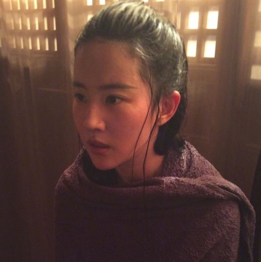 刘亦菲拍水戏浑身湿透变落汤鸡(组图)