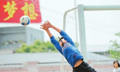 留守孩子的足球梦