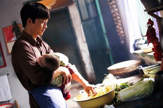 《娘亲舅大》央视八套热播 唐曾化身顶梁柱