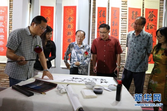 两华人文化机构在马六甲举行挂牌仪式