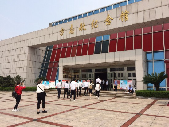 江西省弋阳县反邪教宣传进景区