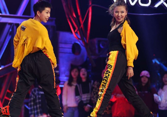 《热血街舞团》拯救兄弟命悬一线 神秘嘉宾来