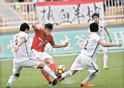U-17国际足球冠军赛小组赛末轮恒大U-17终获一胜