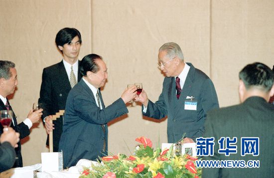 25年了！这场跨越海峡的握手，影响至今……