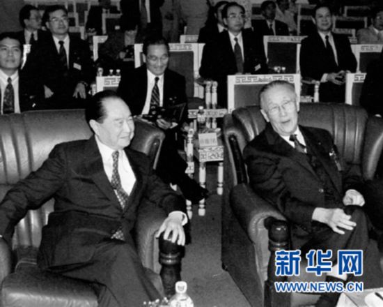 25年了！这场跨越海峡的握手，影响至今……