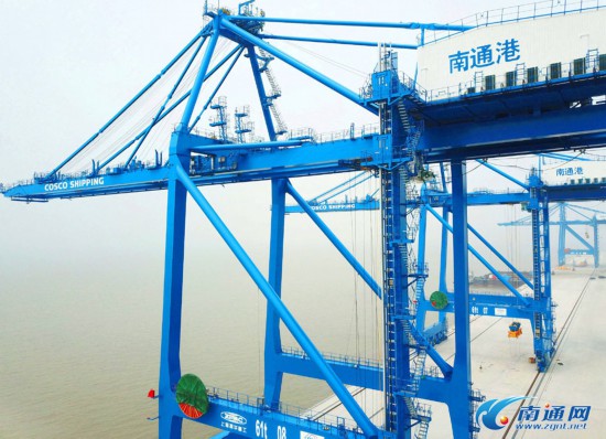 南通港集装箱岸桥吊机全部到位 预计6月试运营