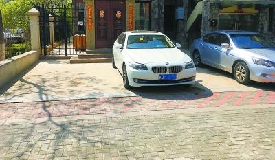 小区圈地野蛮扩张:公共绿地变菜地建房(图)