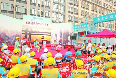 十八大的人口政策_科学认识人口老龄化问题(2)