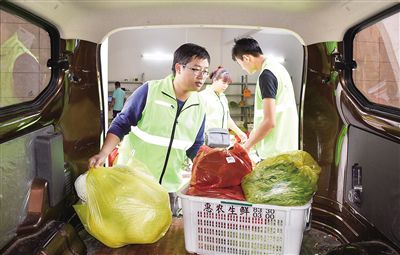 玩转互联网 从田头到餐桌 返乡大学生卖菜记