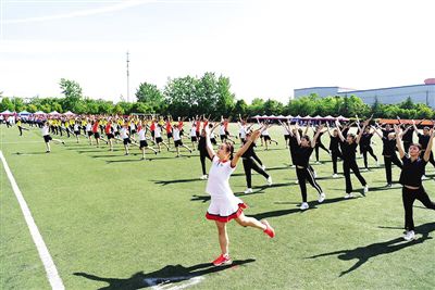 竞技彰显新风采 拼搏共创新辉煌