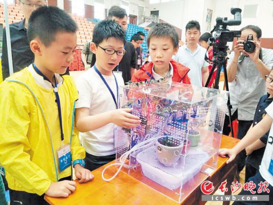 2018年长沙市青少年机器人竞赛开幕:小头脑有