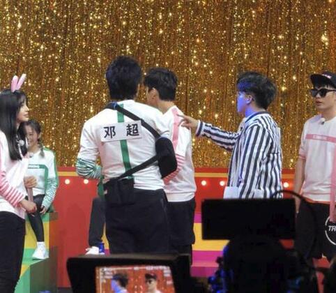 邓超工作室回应右臂受伤:保障治疗同时继续录