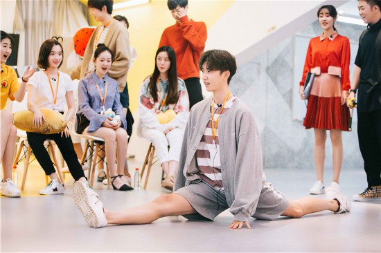 《嘿!好样的》名校高材生十八般武艺迎简历考