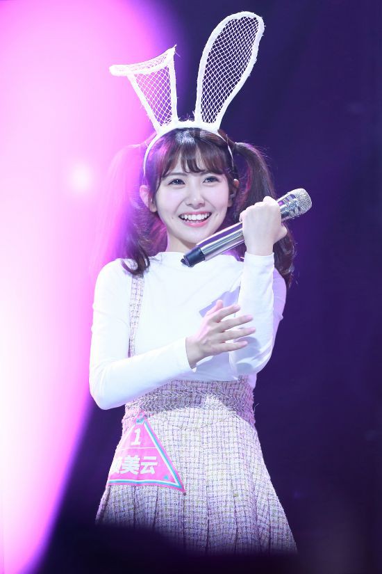 《创造101》竞演 赖美云兔耳朵扮相萌翻全场