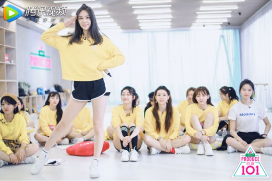 101女孩魔性起舞 段奥娟强东玥元气满满