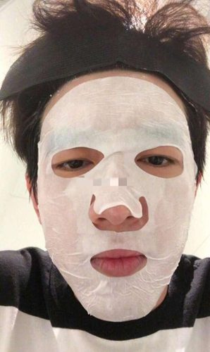 林更新花式敷面膜 张若昀每天认真画眉 这些男