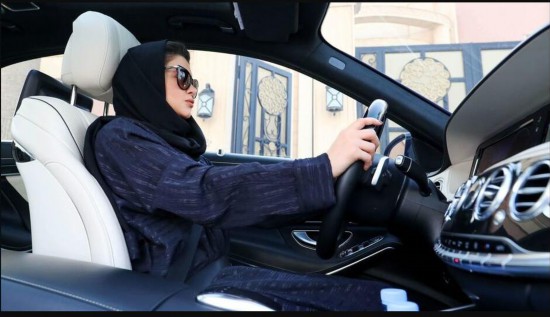 沙特阿拉伯解禁 女性6月底将可开车上路