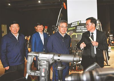 胡春華江蘇調研:扎實抓好各項商務工作形成全面開放新格局