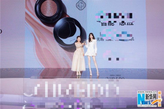 唐嫣亮相品牌活动 连衣短裙可爱造型甜美