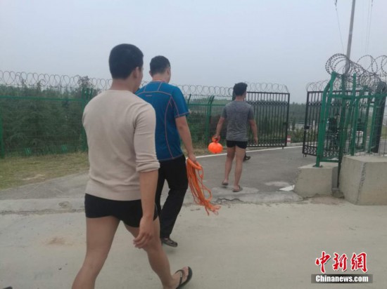 郑州水上救援队打捞空姐遇害案嫌犯 现场封锁