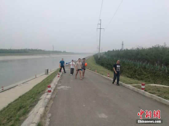 郑州水上救援队打捞空姐遇害案嫌犯 现场封锁