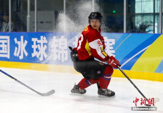 全国冰球锦标赛 男子A组哈尔滨大胜佳木斯