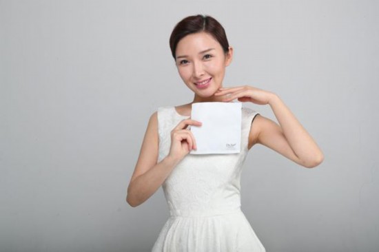 环球小姐杨梓邑拿下护肤品代言 分享护肤独家秘籍