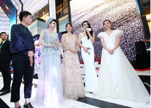 黃奕亮相天使寶貝慈善晚宴 為愛助力籌款1648萬元