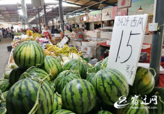 宿迁地产西瓜价格走低 每斤只要1.5元
