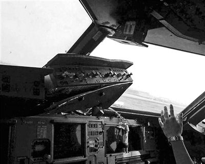 川航客机空中惊魂27分钟 被誉为世界级备降