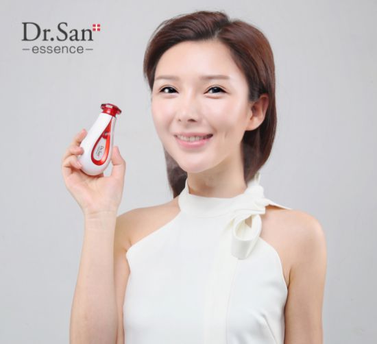 杨梓邑代言加拿大顶级护肤品牌 本色演绎美得自然--文