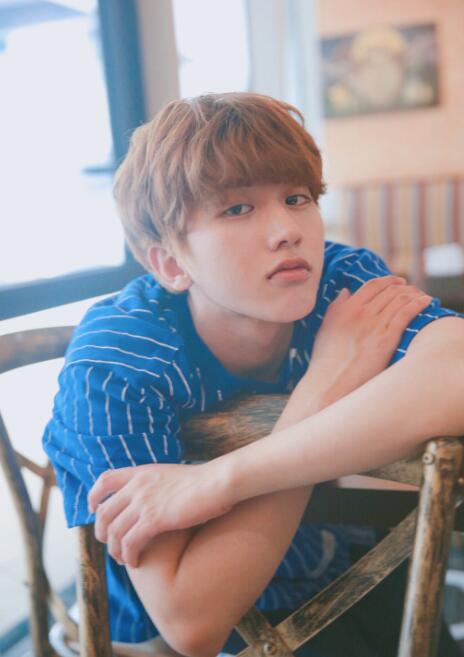 蔡徐坤芬兰湖边晒美景 称要替粉丝留下愿望