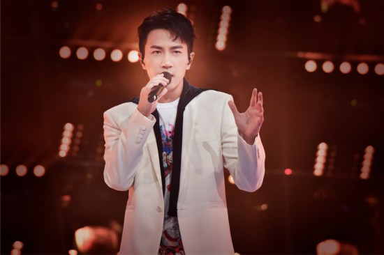 《跨界歌王》刘恺威深情现唱 现场自曝夺初吻