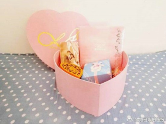 付辛博颖儿婚礼伴手礼曝光 价值5999元