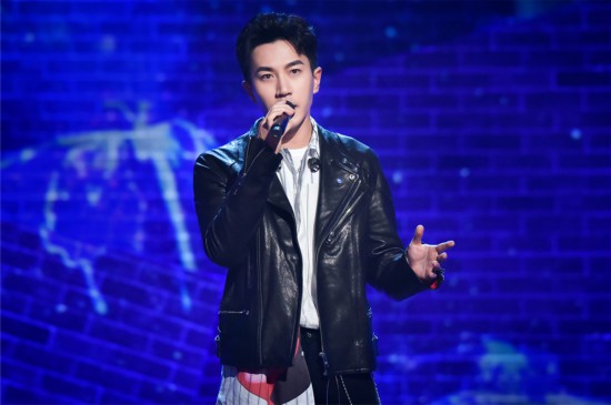 《跨界歌王》刘恺威深情现唱 现场自曝夺初吻