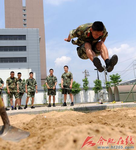 全副武装5分钟爬上30层楼!合肥消防运动会让你