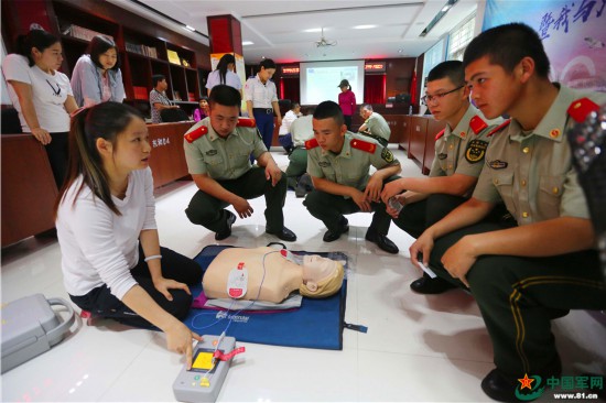 心肺复苏的正确使用方法,和兵哥哥一起了解一