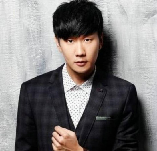 林俊杰古巨基华晨宇 这些男星掀起刘海的样子