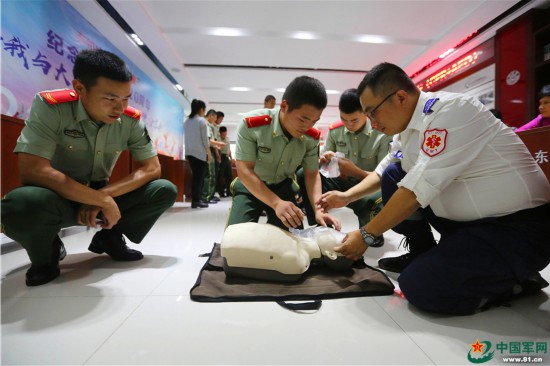 心肺复苏的正确使用方法,和兵哥哥一起了解一