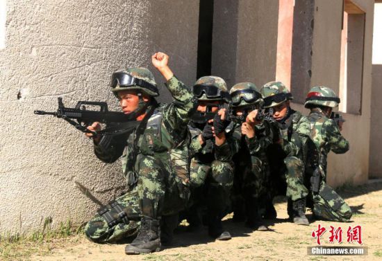 武警西藏总队组织特战队员进行极限科目训练