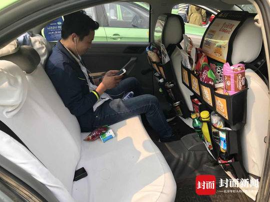车载移动便利店进入成都 开出租车还可卖零食