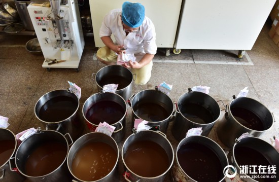 义乌今夏中医养生流行DIY 女性定制桑椹膏成爆