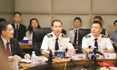 川航备降事件引关注 网友点赞英雄机组关注事