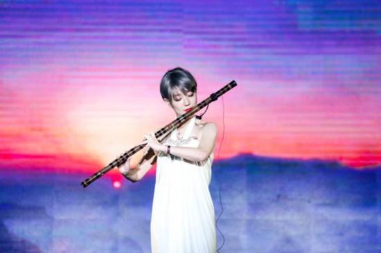 奥斯卡最佳音乐《卧虎藏龙》竹笛演奏艺术家荣颖现场演绎
