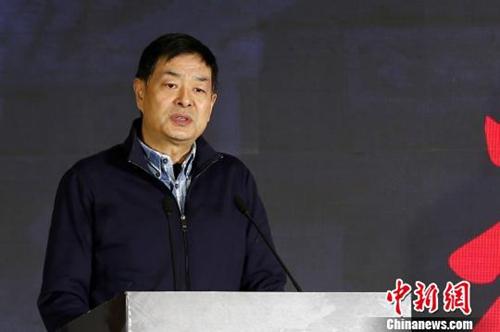 话剧舞台上的濮存昕：拒绝流水线，我是手工作坊
