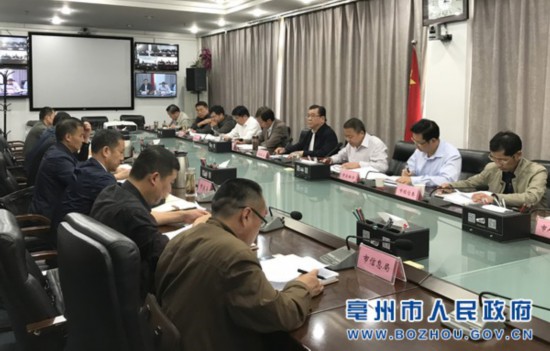 杜延安主持召开全市1-4月份经济运行分析及上半年经济形势研判视频会议2.jpg