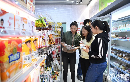 京东X无人超市来济南啦!市民排队 尝鲜 --山东