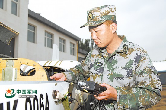 精武先锋丨看首席“放鹰人”的凌空突击